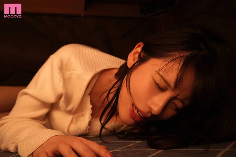 Even though my fiancé was right beside me... During my New Year's visit home, my insatiable father-in-law made me cum over and over with his slurping, aphrodisiac finger play right there under the kotatsu... In the end, I lost myself completely, dripping with pussy juice and unable to make a sound, right there in front of the whole family.
